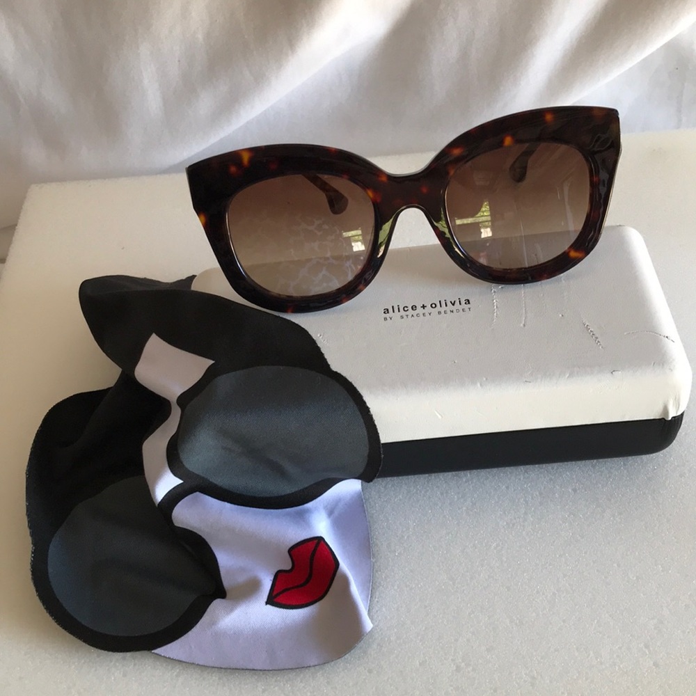 Alice+Olivia/Stacey Bendet tortoise sunglasses